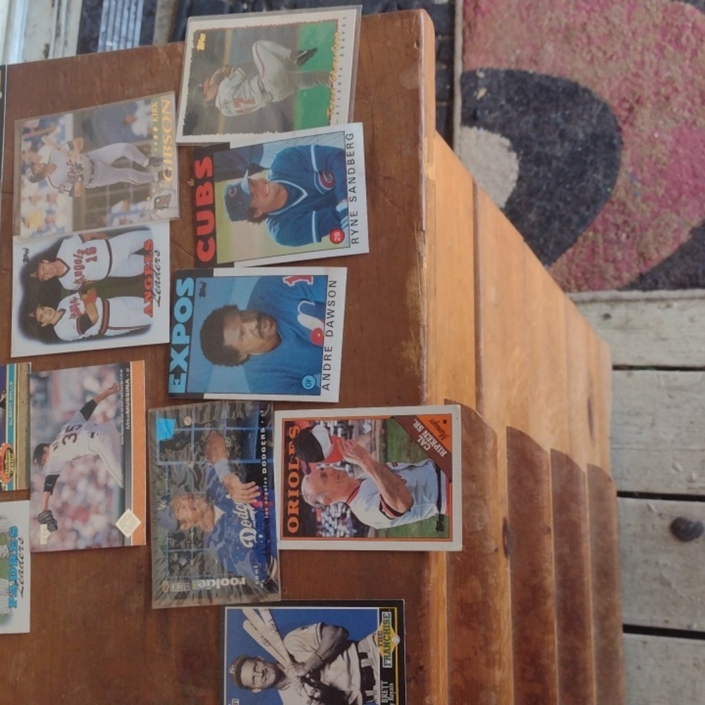 Assorted Baseball Trading Cards Collection - Picture 2 of 3